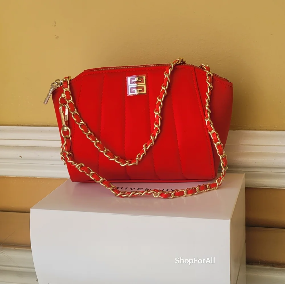 Givenchy - Picture 3 of 16